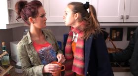 Geraten aneinander: Michelle (l.) und Käthe (r.) ... © SAT.1