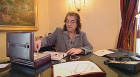 Weiß, was seine Kundinnen wollen: Modedesigner Alfredo Pauly ... © SAT.1