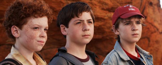 Die drei ??? - Das Geheimnis der Geisterinsel - In Südafrika gehen die drei Fragezeichen Justus (Chancellor Miller, M.), Peter (Nick Price, r.) und Bob (Cameron Monaghan, l.) dem Geheimnis einer Höhle auf die Spur ... © Buena Vista Pictures