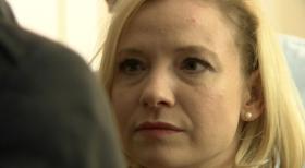 Schicksale - und plötzlich ist alles anders - Rebecca wird im Büro von ihren Kollegen brutal gemobbt. Wie lange kann sie dem Druck noch standhalten? © SAT.1