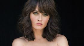 (2. Staffel) - Patrick Jane unterstützt mit seinem besonderen Gespür für Menschen Teresa Lisbon (Robin Tunney) und ihr Team bei der Aufklärung komplizierter Mordfälle ... © Warner Bros. Television