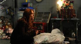 Unforgettable - Auf der Suche nach dem Mörder eines bekannten Geisterjägers: Carrie (Poppy Montgomery) ... © 2011 CBS Broadcasting Inc. All Rights Reserved.