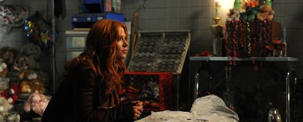 Auf der Suche nach dem Mörder eines bekannten Geisterjägers: Carrie (Poppy Montgomery) ... © 2011 CBS Broadcasting Inc. All Rights Reserved. Auf der Suche nach dem Mörder eines bekannten Geisterjägers: Carrie (Poppy Montgomery) ... © 2011 CBS Broadcasting Inc. All Rights Reserved.