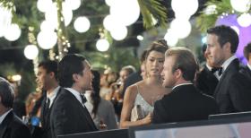 Hawaii Five-0 - Als bei einer Wohltätigkeitsveranstaltung eine Leiche gefunden wird, müssen Steve (Alex O'Loughlin, r.),  Danny (Scott Caan, 2.v.r.), Chin (Daniel Dae Kim, l.) und Kono (Grace Park, 2.v.l.) ermitteln um den Mörder zu fassen ... © TM &   CBS Studios Inc. All Rights Reserved.