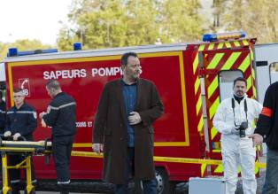 The Cop - Crime Scene Paris - Noch hat Jo (Jean Reno, M.) keine Ahnung, wer der Mörder ist. Doch nach und nach kommt er ihm auf die Spur ... © Stéphanie Dupont Atlantique Productions