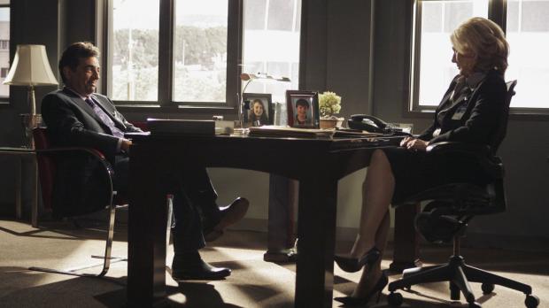 Touchstone Television Dave Rossi (Joe Mantegna, l.) ist vor Jahren aus dem FBI ausgeschieden und to...
