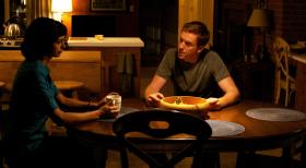 Homeland - Jessicas (Morena Baccarin, l.) und Nicholas (Damian Lewis, r.) gemeinsamer Alltag besteht nur noch aus Geheimnissen und belanglosen Gesprächen ... © 2011 Twentieth Century Fox Film Corporation. All rights reserved.