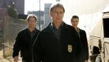 Gemeinsam arbeiten Gibbs (Mark Harmon, M.), Ziva (Cote de Pablo, r.) und Tony (Michael Weatherly, l.) an einem äußerst verzwickten Fall ... © CBS Television Gemeinsam arbeiten Gibbs (Mark Harmon, M.), Ziva (Cote de Pablo, r.) und Tony (Michael Weatherly, l.) an einem äußerst verzwickten Fall ... © CBS Television