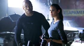 Navy CIS: L.A. - Das Team um Sam (LL Cool J, l.) und Kensi (Daniela Ruah, r.) sind in Rumänien um Hetty zu unterstützen ... © CBS Studios Inc. All Rights Reserved.