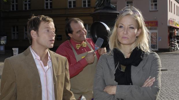 Max Kohr Sat.1 Janine (Janine Kunze, r.) ärgert sich über ihren Mann (Mathias Schlung, l.)....