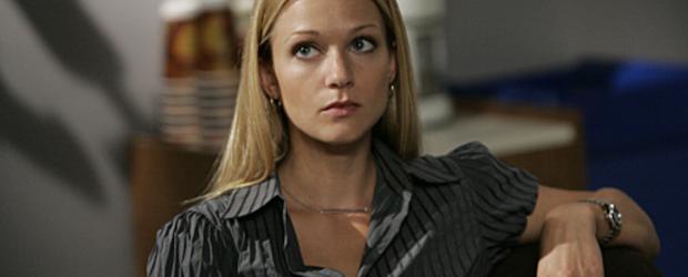 J.J. (A.J. Cook) trifft bei der Suche nach einem Täter, der drei homosexuelle Männer mit einem Würgegriff ermordet hat, einen alten Kollegen wieder, der mal mehr als nur ein Kollege war ... © Touchstone Television J.J. (A.J. Cook) trifft bei der Suche nach einem Täter, der drei homosexuelle Männer mit einem Würgegriff ermordet hat, einen alten Kollegen wieder, der mal mehr als nur ein Kollege war ... © Touchstone Television