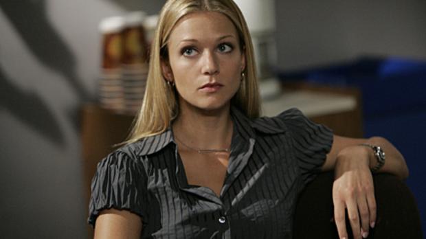 Touchstone Television J.J. (A.J. Cook) trifft bei der Suche nach einem Täter, der drei homosexuelle...