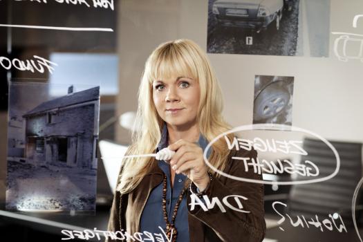 Begibt sich auf Spurensuche bei ungeklärten Straftaten: Julia Leischik ... © SAT.1