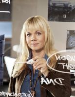 Begibt sich auf Spurensuche bei ungeklärten Straftaten: Julia Leischik ... © SAT.1