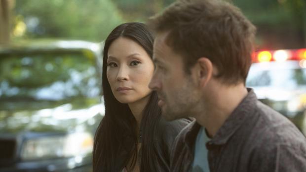 CBS Television Versuchen gemeinsam, einen Mordfall aufzudecken: Holmes (Jonny Lee Miller, r....