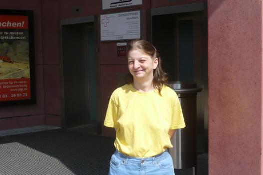 Laut Schätzungen leiden in Deutschland ca. zwei Mio. Menschen unter dem Messie-Syndrom. Sie horten, sammeln und hausen zwischen Unrat und Sperrmüll. Auch Familie Bauer ist betroffen: Roswitha und ihre Töchter Renate (Bild) und Kerstin können nichts wegwerfen ... © SAT.1