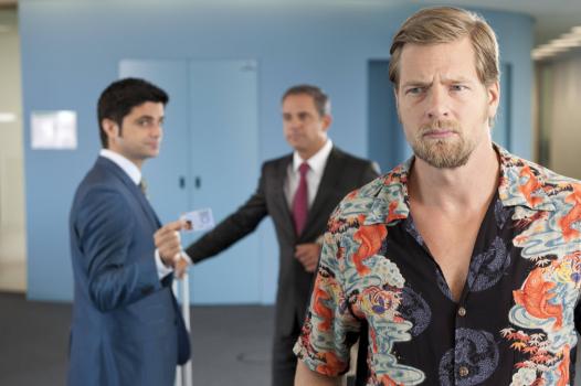 Der letzte Bulle - Haben den aalglatten Rasmus Schweizer (Florian Fitz, M.) am Wickel: Mick (Henning Baum, r.) und Andreas (Maximilian Grill, l.) ... © SAT.1