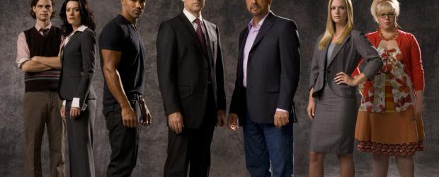 (3. Staffel) - Ein starkes Team, das jeden Serientäter zur Strecke bringt: (v.l.n.r.) Special Agent Dr. Spencer Reid (Matthew Gray Gubler), Emily Prentiss (Paget Brewster), Special Agent Derek Morgan (Shemar Moore), Special Agent Aaron Hotchner (Thomas Gibson), Supervisory Special Agent David Rossi (Joe Mantegna), Jennifer 'JJ' Jareau (AJ Cook) und Penelope Garcia (Kirsten Vangsness) ... © © Touchstone Television
