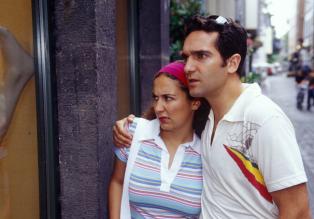 Wer hätte gedacht, dass Schaufensterpuppen einen solchen Reiz ausüben können? (Shirin Soraya, l.; Thomas M. Held, r.) © Sat.1