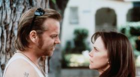 Eye For An Eye - Auge um Auge - Endlich ist es soweit: Karen (Sally Field, r.) steht Doob (Kiefer Sutherland, l.) gegenüber - und sie hat eine Waffe ... © Paramount Pictures