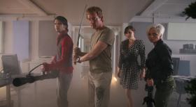 Primeval - Rückkehr der Urzeitmonster - Connor (Andrew Lee Potts, l.), Abby (Hannah Spearritt, r.), Cutter (Douglas Henshall, 2.v.l.) und Jenny (Lucy Brown, 2.v.r.) machen eine schreckliche Entdeckung ... © ITV Plc