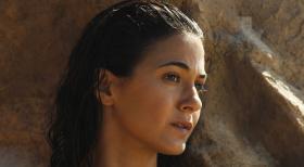The Mentalist - Unter Mithilfe des einflussreichen Sektenführer Brett Stiles erstellt Jane einen ausgefeilten Plan, um Lorelei Martins (Emmanuelle Chriqui) aus dem Gefängnis zu befreien ... © Warner Bros. Television