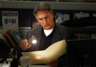 In halb Washington D.C. fällt plötzlich der Strom aus. Für Gibbs (Mark Harmon) und sein NCIS-Team kein Grund, einen Leichenfund unbeachtet zu lassen ... © CBS Television