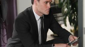 The Mentalist - Ein neuer Mordfall beschäftigt Wayne (Owain Yeoman) und seine Kollegen ... © Warner Bros. Television