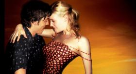 Dirty Dancing 2 - Heiße Nächte auf Kuba - Tanz, erste Liebe und Selbstfindung: Katey (Romola Garai, r.) und Javier (Diego Luna, l.) ... © Buena Vista International Dirty Dancing 2 - Heiße Nächte auf Kuba - Tanz, erste Liebe und Selbstfindung: Katey (Romola Garai, r.) und Javier (Diego Luna, l.) ... © Buena Vista International