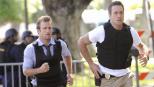 Es weihnachtet sehr - sogar auf Hawaii. Doch dem Team von Five-0 ist nicht nach Feiern zumute, denn Chin Ho ist entführt worden. Danny (Scott Caan, l.) und Steve (Alex O'Loughlin, r.) versuchen alles um ihn zu retten ... © TM &   2010 CBS Studios Inc. All Rights Reserved.