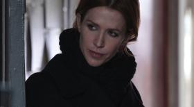 Unforgettable - Gibt alles, um eine wichtige Augenzeugin eines Mordes zu finden: Carrie (Poppy Montgomery) ... © 2011 CBS Broadcasting Inc. All Rights Reserved.