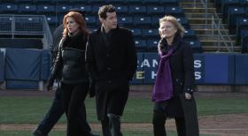 Unforgettable - Untersuchen einen neuen Mordfall: Carrie (Poppy Montgomery, l.), Joanne Webster (Jane Curtin, r.) und Al (Dylan Walsh, M.) ... © 2011 CBS Broadcasting Inc. All Rights Reserved.