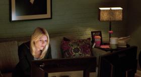 Homeland - Auch wenn es sie den Job kosten sollte, Carrie (Claire Danes) versucht alles, um belastende Beweise gegen Sergeant Brody zu finden ... © 2011 Twentieth Century Fox Film Corporation. All rights reserved.