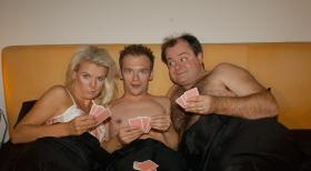 Die Dreisten Drei, v.l.n.r.: Mirja Boes, Ralf Schmitz, Markus Majowski, bei einem "Dreier" der besonderen Art ... © Sat.1