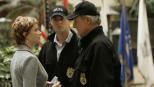 McGee (Sean Murray, M.), Gibbs (Mark Harmon, r.) und Jenny Shepard (Lauren Holly, l.) treffen am Tatort aufeinander ... © CBS Television McGee (Sean Murray, M.), Gibbs (Mark Harmon, r.) und Jenny Shepard (Lauren Holly, l.) treffen am Tatort aufeinander ... © CBS Television