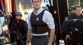 Arbeitet an einem neuen Fall: Wayne (Owain Yeoman) ... © Warner Bros. Television