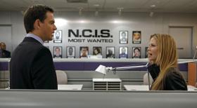Ermitteln in einem neuen Fall: Tony (Michael Weatherly, l.) und NCIS Special Agent Erica Jane (Sarah Jane Morris, r.) ... © CBS Television