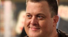 Mike & Molly - Ist von Molly trotz des katastrophalen Dates begeistert: Mike Biggs (Billy Gardell) ... © 2010 CBS Broadcasting Inc. All Rights Reserved.