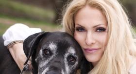 Tierisch verliebt! - In der neuen tierischen TV-Romanze "Tierisch verliebt" wird Sonya Kraus zur Kupplerin und hilft alleinstehenden Tierfreunden bei ihrer Suche nach der ganz großen Liebe. © SAT.1/Action Press Plus/Jens Koch
