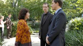 Navy CIS - Ein neuer Fall beschäftigt das Team um Tony (Michael Weatherly, r.). Doch was hat McGees (Sean Murray, M.) Großmutter (Lily Tomlin, l.) damit zu tun? © CBS Television
