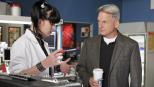 Navy CIS - Versuchen einen Fall aufzuklären: Abby (Pauley Perrette, l.) und Gibbs (Mark Harmon, r.) ... © CBS International Television (ehem: Paramount Pictures International) Navy CIS - Versuchen einen Fall aufzuklären: Abby (Pauley Perrette, l.) und Gibbs (Mark Harmon, r.) ... © CBS International Television (ehem: Paramount Pictures International)