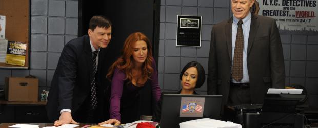 Ein neuer Fall beschäftigt Carrie (Poppy Montgomery, 2.v.l.), Nina (Daya Vaidya, 2.v.r.), Mike (Michael Gaston, r.) und Roe (Kevin Rankin, l.) ... © 2011 CBS Broadcasting Inc. All Rights Reserved. Ein neuer Fall beschäftigt Carrie (Poppy Montgomery, 2.v.l.), Nina (Daya Vaidya, 2.v.r.), Mike (Michael Gaston, r.) und Roe (Kevin Rankin, l.) ... © 2011 CBS Broadcasting Inc. All Rights Reserved.