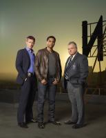 Common Law - (1. Staffel) - Nach langer, überaus erfolgreicher Zusammenarbeit beginnen die beiden gegensätzlichen Cops Travis Marks (Michael Ealy, M.) und Wes Mitchell (Warren Kole, l.), sich ständig über Kleinigkeiten zu streiten. Die laufenden Reibereien entladen sich gerne in laute Streits. Ihr genervter Chef Phil Sutton (Jack McGee, r.) schickt die Partner deshalb zur Partnertherapie ... © USA Network