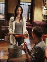 Elementary - Lösen Kriminalfälle auf höchst eigenwillige Weise: Sherlock Holmes (Jonny Lee Miller, r.) und Joan Watson (Lucy Liu, l.) ... © CBS Television
