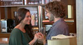 Schicksale - und plötzlich ist alles anders - Noch ist alles in Ordnung - doch ein banaler Zwischenfall verändert plötzlich alles: Alisa (l.) und Jonas (r.) ... © SAT.1