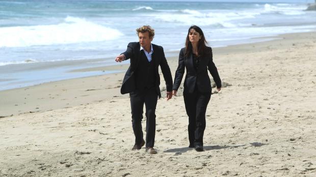 Warner Bros. Television Der angehende Surfprofi Jay Banner wird ermordet am Strand aufgefunden. Patri...
