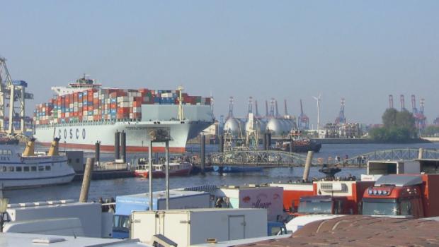 24 Stunden - Was den Hamburger Hafen zu einem der schönsten in Europa macht, sind nicht nur die schmucken Landungsbrücken oder die neue gestaltete Hafen-City, sondern vor allem die Menschen, die dort arbeiten. Sie sind die Seele das Hafens ... © SAT.1