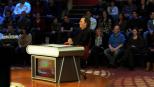 Hugo Egon Balder moderiert die Comedy Show "Genial daneben - Die Comedy Arena". © SAT.1
