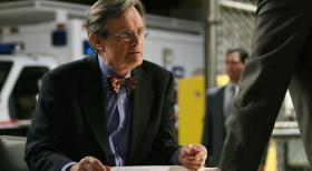 Die Leiche des Waffenhändlers La Grenouille wird gefunden. Das FBI beginnt mit seinen Ermittlungen und befragt Ducky (David McCallum) ... © CBS Television