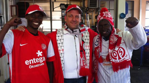 kabel eins Yusuf (l.) und Christopher (r.) sind in Hessen im siebten Himmel. Zusammen mi...
